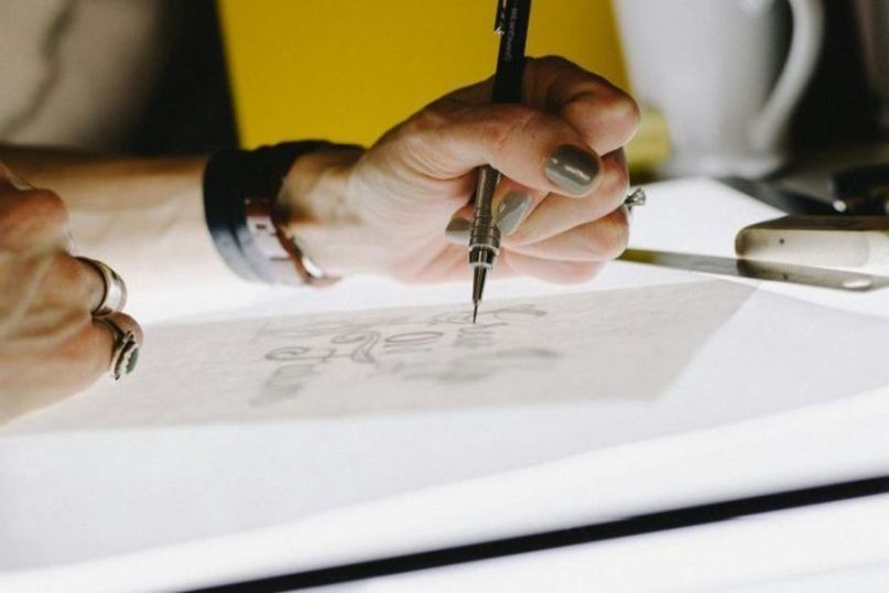 Innovation beschreibt die Einführung neuer Ideen, Produkte oder Verfahren, die eine Verbesserung oder eine völlig neue Herangehensweise an bestehende Probleme, Märkte oder Branchen darstellen.