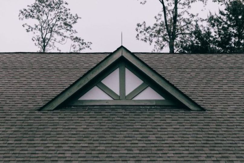 Dachflächenfenster sind Fenster, die in geneigte Dachflächen eingebaut werden.