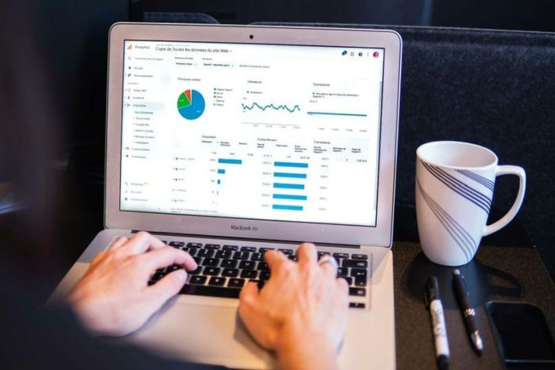 Datenanalyse ist der iterative Prozess, bei dem Daten gesammelt, bereinigt und untersucht werden, um Muster, Trends und verborgene Erkenntnisse zu identifizieren. Datenanalyse ist der iterative Prozess, bei dem Daten gesammelt, bereinigt und untersucht werden, um Muster, Trends und verborgene Erkenntnisse zu identifizieren.
