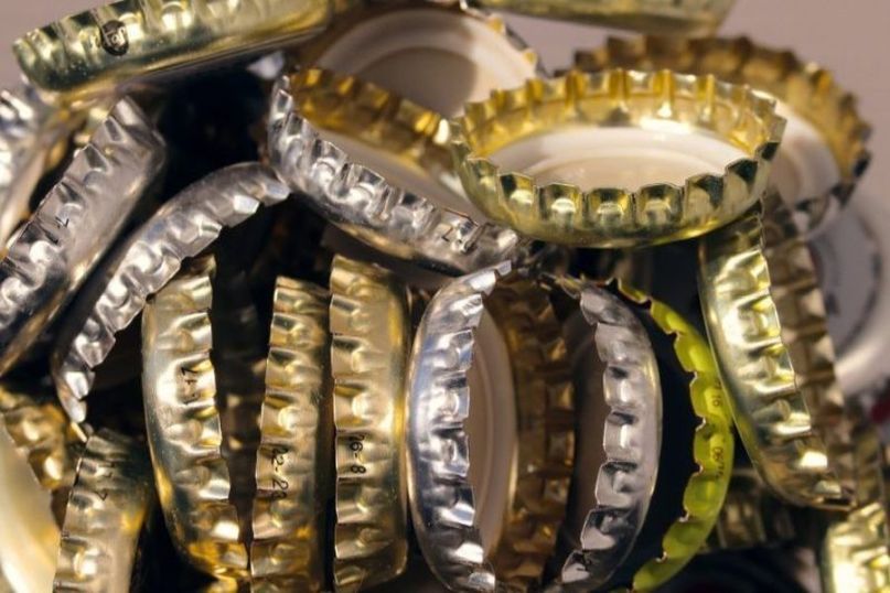 Eine Dichtung ist ein Material oder ein Gegenstand, der dazu verwendet wird, um Lücken oder Spalten zwischen zwei Oberflächen abzudichten. Eine Dichtung ist ein Material oder ein Gegenstand, der dazu verwendet wird, um Lücken oder Spalten zwischen zwei Oberflächen abzudichten.