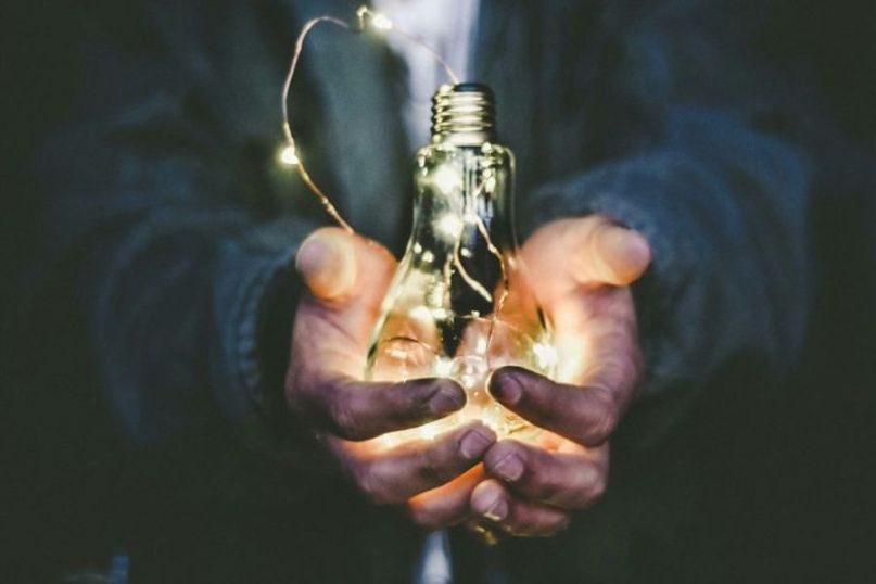Die Energieverwertung beschreibt den Prozess der gezielten Umwandlung und Nutzung von Energie aus verschiedenen Quellen in eine gewünschte Energieform. Die Energieverwertung beschreibt den Prozess der gezielten Umwandlung und Nutzung von Energie aus verschiedenen Quellen in eine gewünschte Energieform.