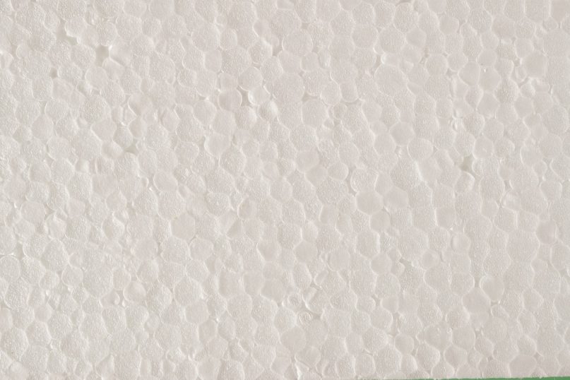 EPS, auch als expandiertes Polystyrol bekannt, ist ein leichter, aber robuster Schaumstoff, der in vielen Bereichen der Bau- und Verpackungsindustrie verwendet wird. EPS, auch als expandiertes Polystyrol bekannt, ist ein leichter, aber robuster Schaumstoff, der in vielen Bereichen der Bau- und Verpackungsindustrie verwendet wird.