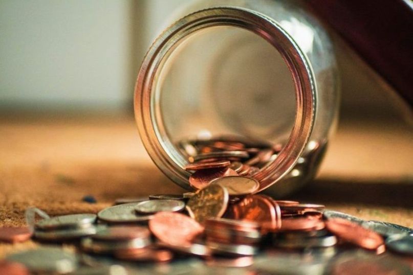 Ein Finanzpuffer ist eine gezielt angelegte Rücklage an finanziellen Mitteln, die dazu dient, unvorhergesehene Ausgaben oder Einnahmeausfälle auszugleichen.