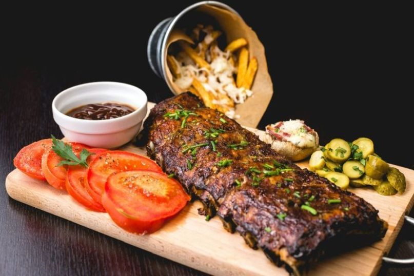 Ein geselliges Ereignis oder eine Veranstaltung, bei der im Freien gegrillt wird.