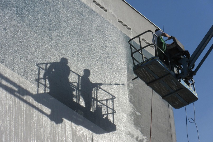 Hebetechnik bezeichnet alle technischen Systeme, Geräte und Verfahren, die zum Anheben, Absenken oder Positionieren von Lasten eingesetzt werden.