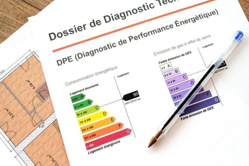 Die Jahresarbeitszahl (JAZ) ist ein Maß für die Effizienz einer Wärmepumpe und beschreibt das Verhältnis zwischen der erzeugten Wärmeleistung und der eingesetzten elektrischen Energie über einen Zeitraum von einem Jahr.