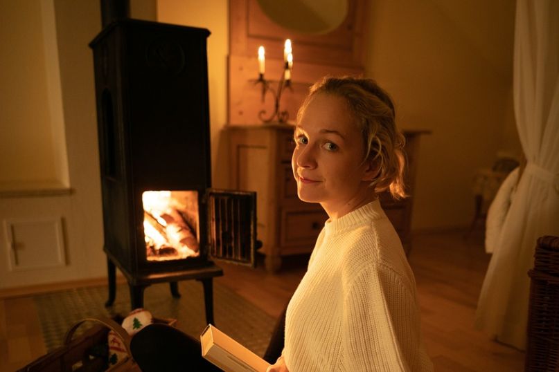 Eine Wärmequelle ist eine Vorrichtung oder ein System, das Wärme erzeugt und abgibt, um einen Raum oder eine Umgebung zu erwärmen. Eine Wärmequelle ist eine Vorrichtung oder ein System, das Wärme erzeugt und abgibt, um einen Raum oder eine Umgebung zu erwärmen.