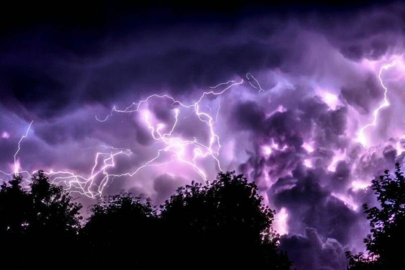 Klimabedingungen beziehen sich auf die spezifischen Wetter- und Klimaverhältnisse in einem bestimmten geografischen Gebiet.