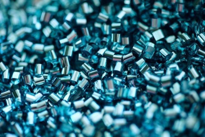 Materialfluss bezeichnet die Bewegung von Materialien, Rohstoffen, Bauteilen oder Produkten innerhalb eines Produktions- oder Bauprozesses von der Anlieferung über Lagerung und Zwischenverarbeitung bis zur Endverwendung.