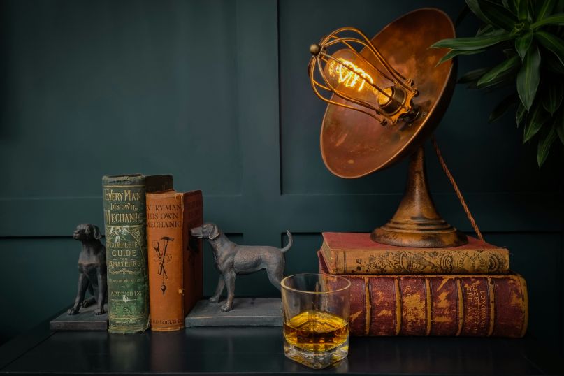 Möbel-Upcycling ist ein kreativer und nachhaltiger Prozess, bei dem alte oder nicht mehr verwendete Möbelstücke in neue, funktionale oder ästhetisch ansprechende Objekte umgewandelt werden.
