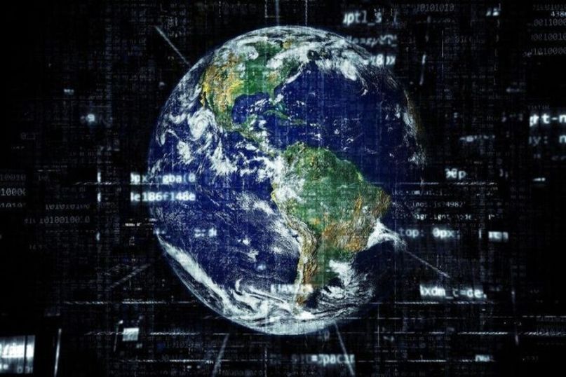 Ein Router ist ein Netzwerkgerät, das Datenpakete zwischen verschiedenen Netzwerken weiterleitet und für die Verbindung von Computern, Smartphones, IoT-Geräten und anderen Netzwerkkomponenten mit dem Internet sorgt.