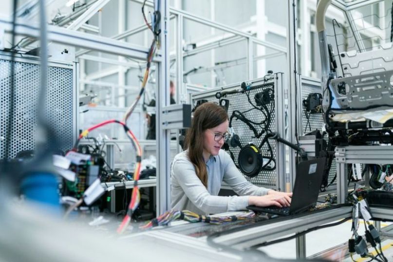 Sanitärtechnik bezieht sich auf die technischen Systeme und Installationen im Bereich der Wasserversorgung, Abwasserentsorgung und sanitären Einrichtungen in Gebäuden.