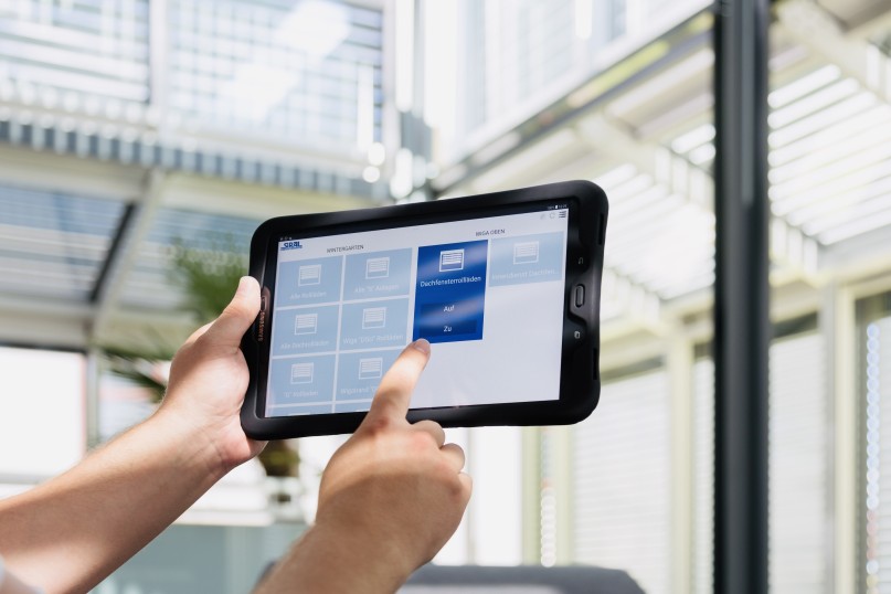 Komfort dank elektrischer Steuerung bei Rollladen für Sonderfenster