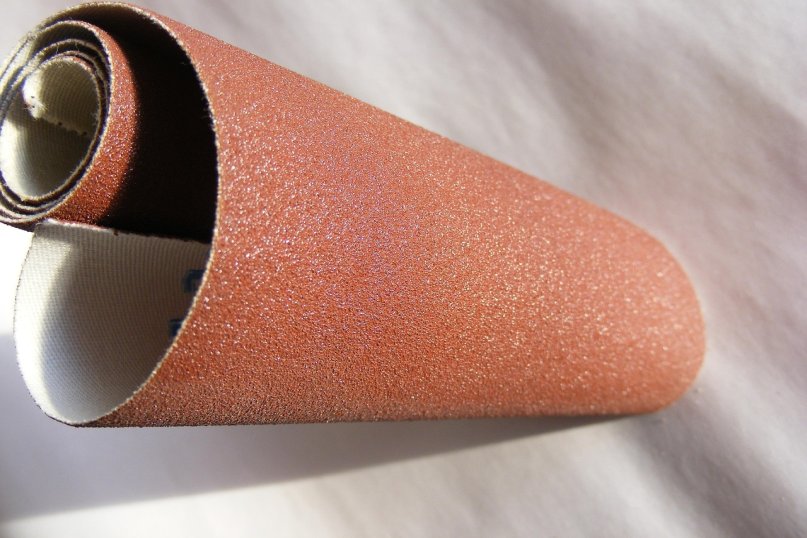 K&ouml;rnung bezeichnet die Gr&ouml;&szlig;e und Dichte der Schleifk&ouml;rner auf Schleifmitteln wie Papier, Scheiben oder B&auml;ndern.