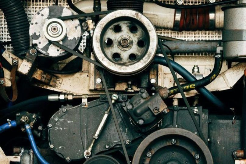 Eine Spülmaschine ist ein Hausgerät, das dazu dient, Geschirr automatisch zu reinigen. Eine Spülmaschine ist ein Hausgerät, das dazu dient, Geschirr automatisch zu reinigen.