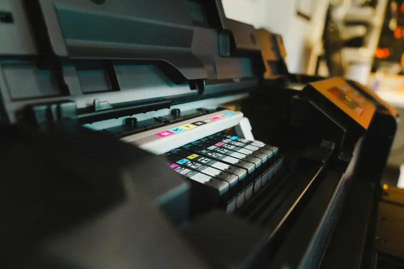 Eine Druckerpatrone ist ein austauschbares Verbrauchsmodul eines Druckers, das die f&uuml;r den Druckprozess ben&ouml;tigte Tinte oder den Toner enth&auml;lt.