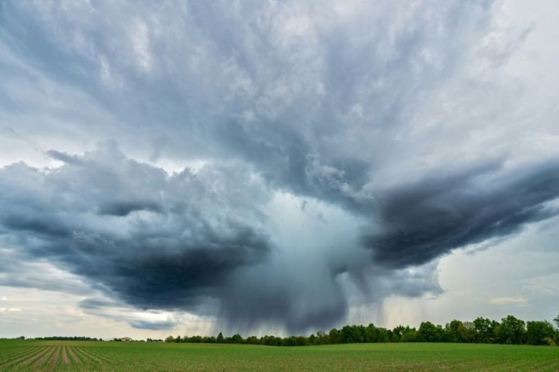 Ein Sturm ist eine Wettererscheinung mit starken Winden, oft begleitet von Regen, Schnee, Gewittern oder anderen atmosphärischen Phänomenen