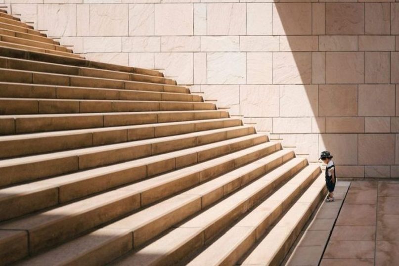 Eine Treppenlösung bezeichnet die Gesamtheit der gestalterischen, technischen und konstruktiven Maßnahmen, die auf die Gestaltung oder den Umbau von Treppenanlagen abzielen.