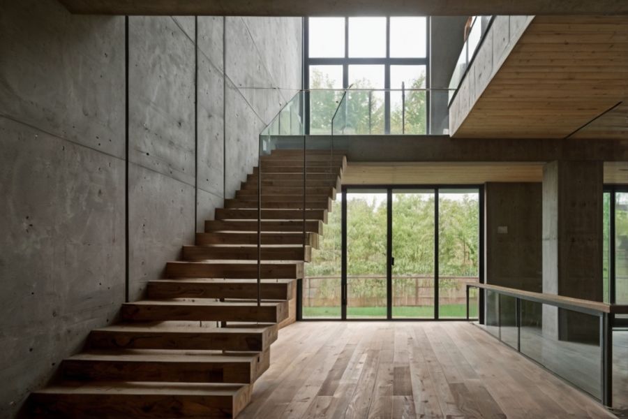 Eine Kragarmtreppe, auch als freitragende Treppe oder schwebende Treppe bekannt, ist ein innovatives architektonisches Element, das sich durch seine minimalistische und scheinbar schwebende Konstruktion auszeichnet